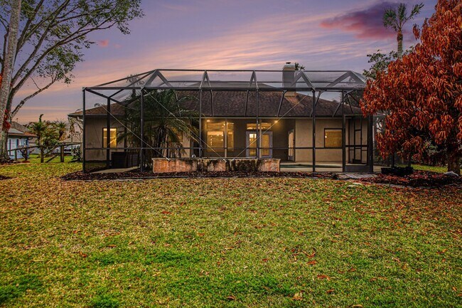 Building Photo - Canal front home!