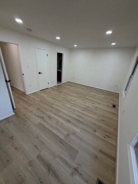 Building Photo - 7454 Westlake Ter