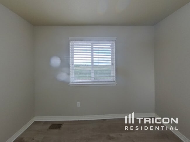 Building Photo - 9934 Silver Stirrup Dr