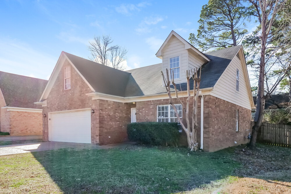 Building Photo - 8793 5 Oaks Dr W