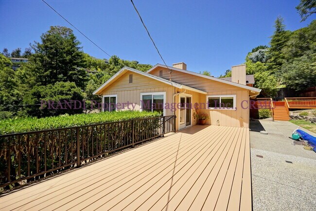 Building Photo - Spacious Greenbrae Home Featuring Expansiv...