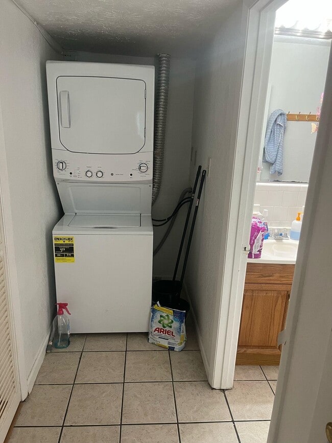 Building Photo - 2020 Continental Ave