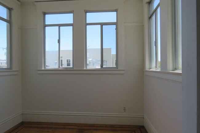 Building Photo - 152A