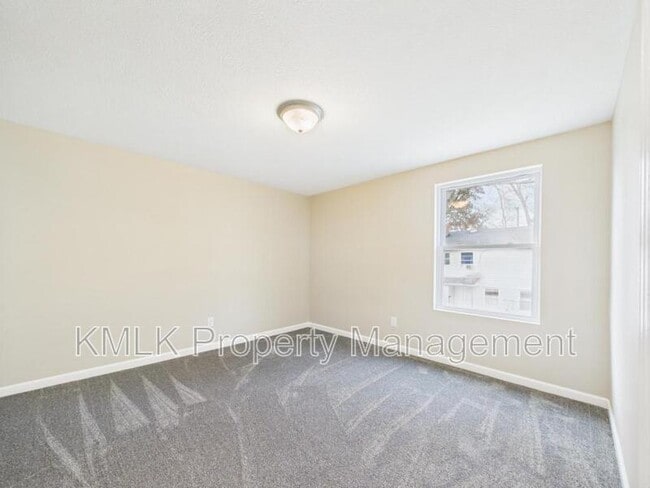 Building Photo - 9042 Maple Grove Rd