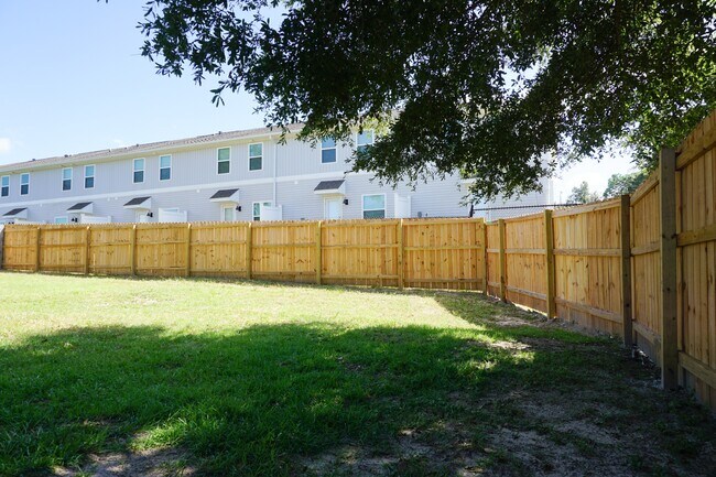 Building Photo - 141 Bronze Cir