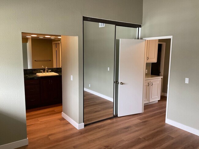 Building Photo - FOR LEASE 3 BEDROOM 2.5 BATH 2 Story Condo...
