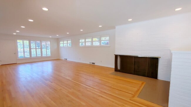Building Photo - Broadmoor Mid-Century 3 Bedroom Ranch With...
