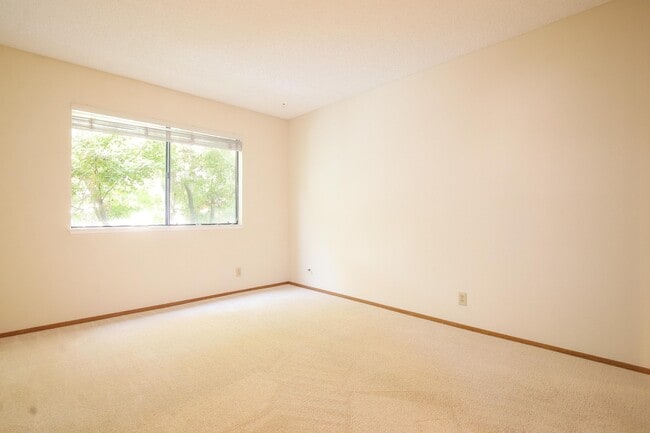 Building Photo - 2 bedroom 2 bath Condo in great neighborhood $3500