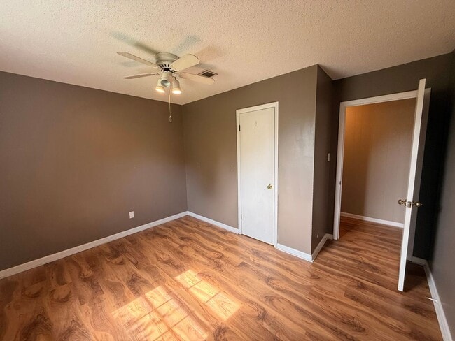 Building Photo - Guntersville, AL Home for Rent!