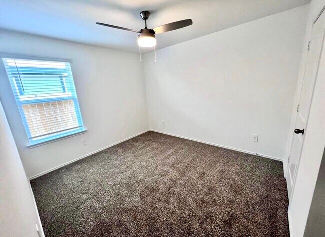 Building Photo - 14220 Fern Meadows Dr