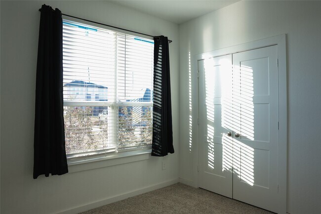 Building Photo - 22502 Petrizzi Ln