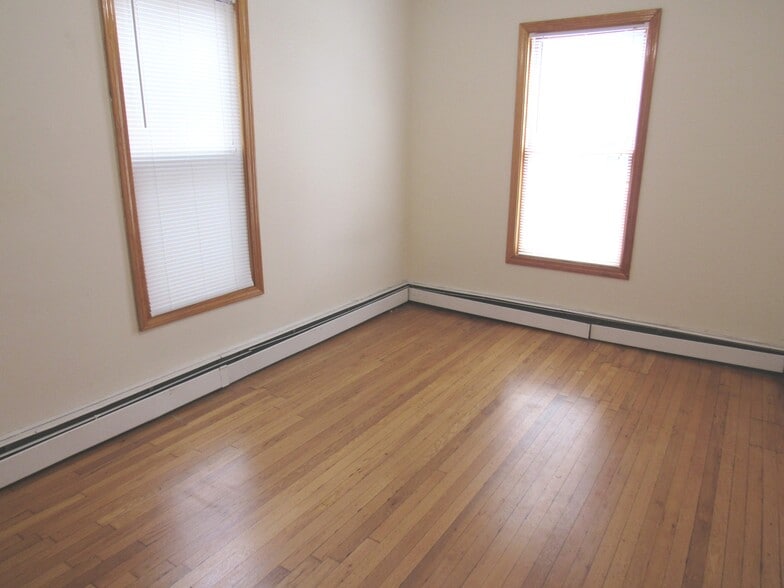 bedroom - 188 Hillside St