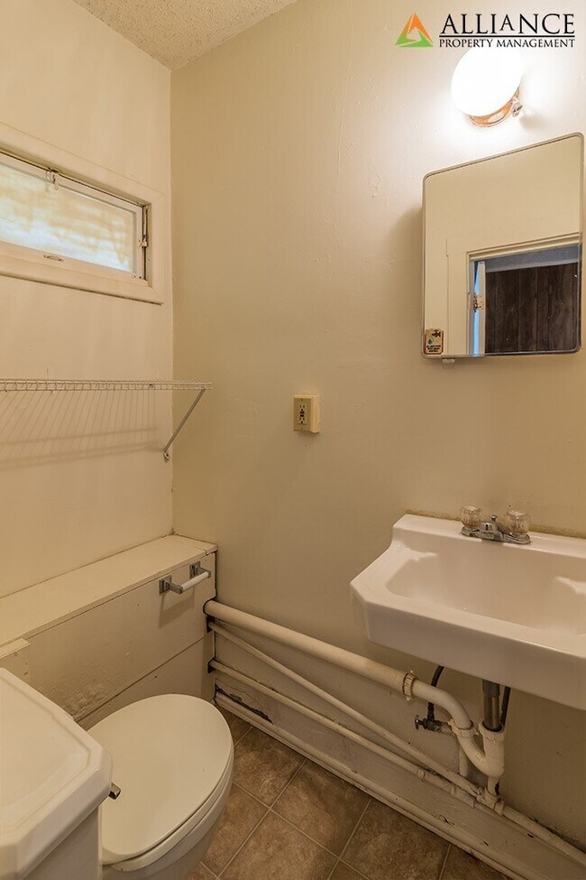 Building Photo - 711 Fremont St