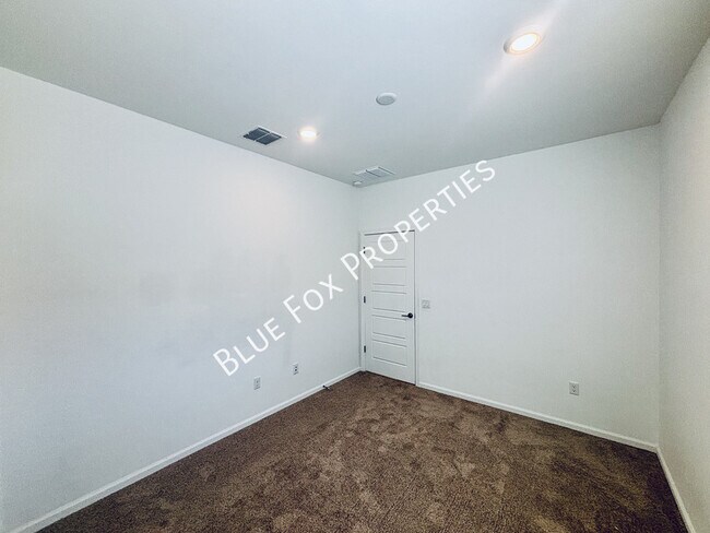 Building Photo - 7846 S Sugarbend Dr