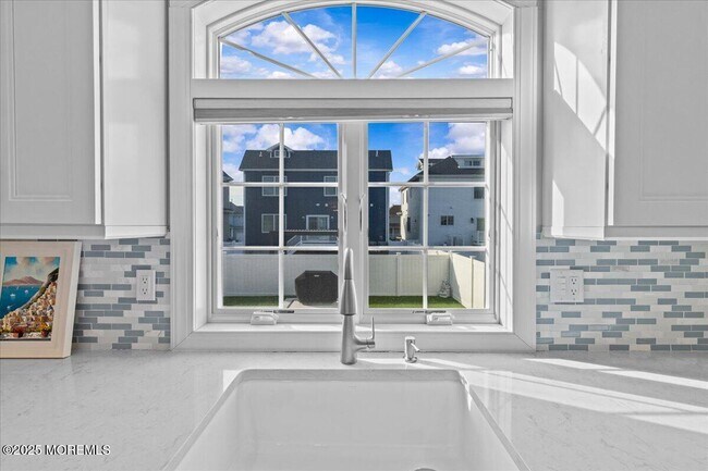 Building Photo - 1613 Ocean Ave