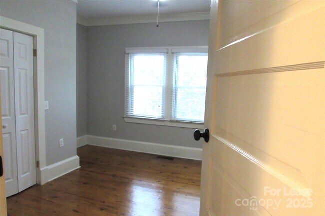 Building Photo - 730 Herrin Ave