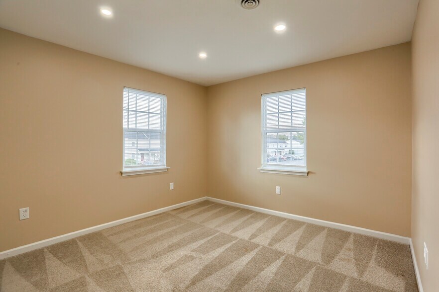 Building Photo - 843 Old Silver Spring Rd