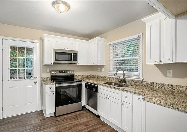 Building Photo - Beautiful 3-Bedroom Home with Spacious Backyard in Decatur