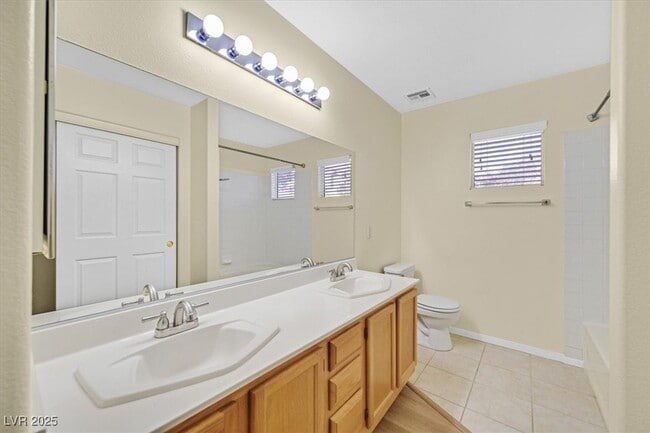 Building Photo - 137 Tapatio St