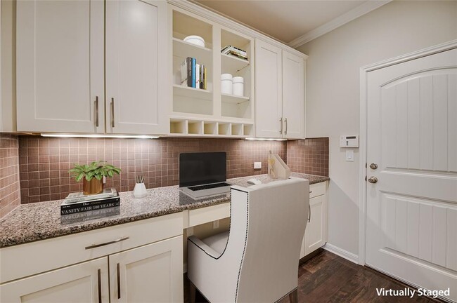 Building Photo - 13400 Briarwick Dr