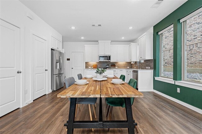 Building Photo - 233 Bridgewater Ave