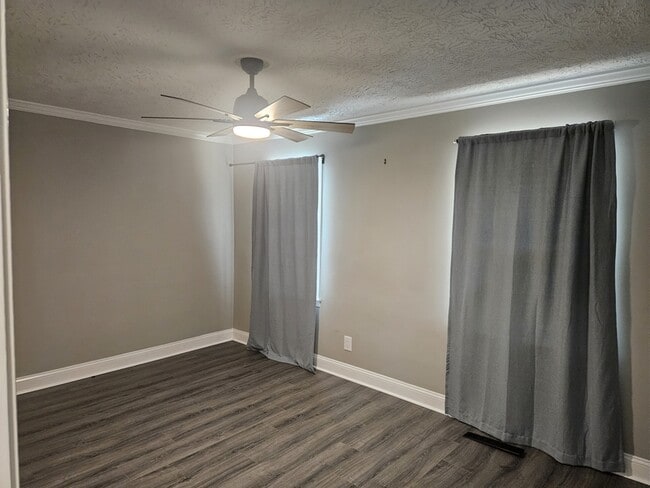 Building Photo - 1818 Cherokee Dr