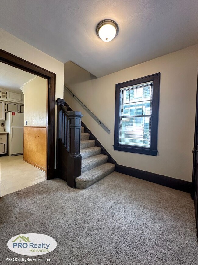 Building Photo - 3 Bedroom Plus Den Home in St. Paul