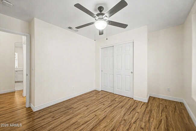 Building Photo - 678 W Fremont Dr