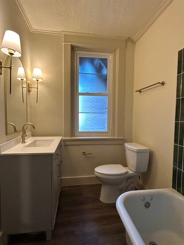 Building Photo - 2750 Broadway Ave