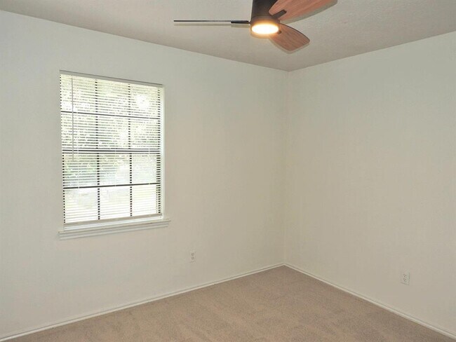 Building Photo - 2107 Creekshire Dr