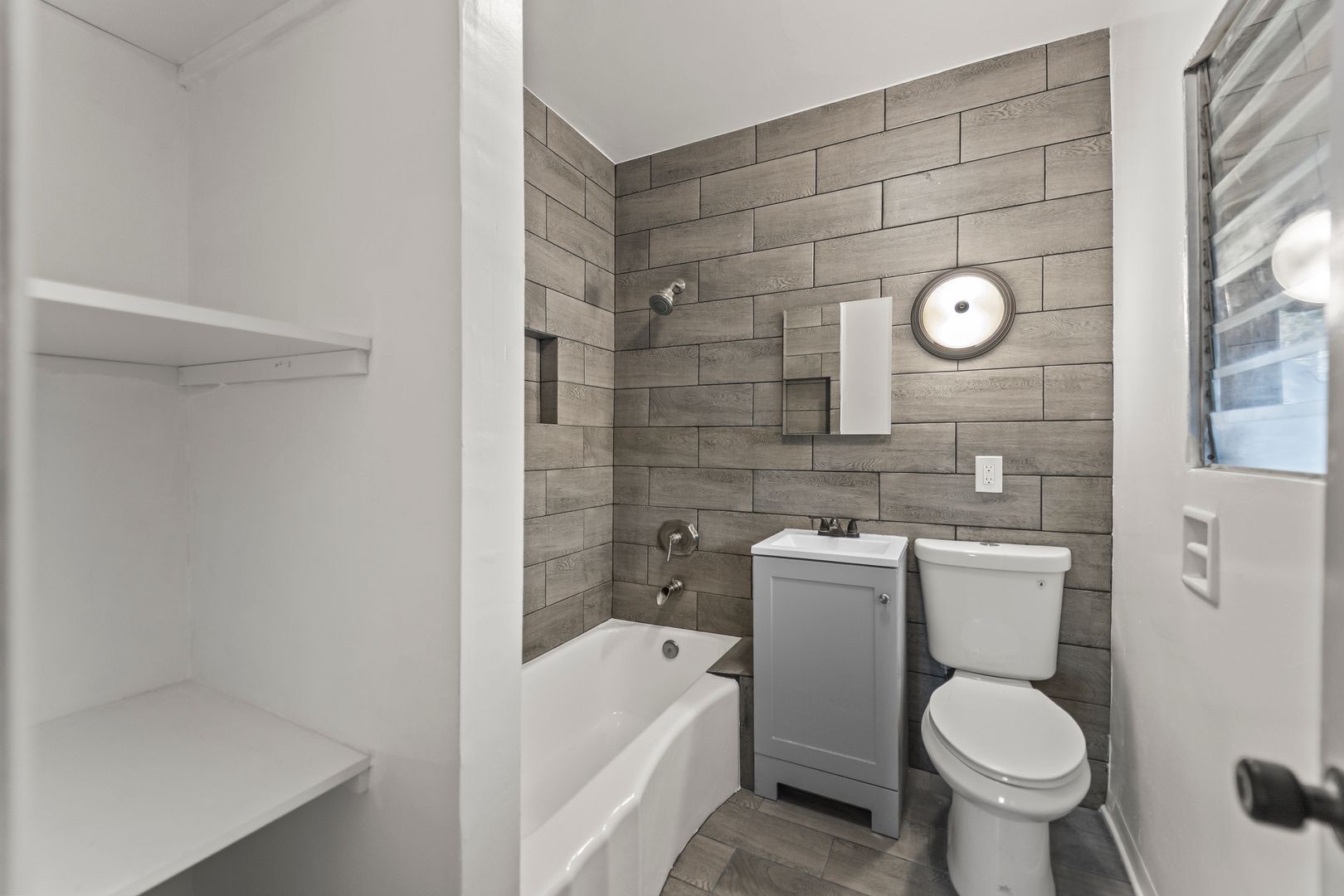 Building Photo - 10639 Fitzroy Ave