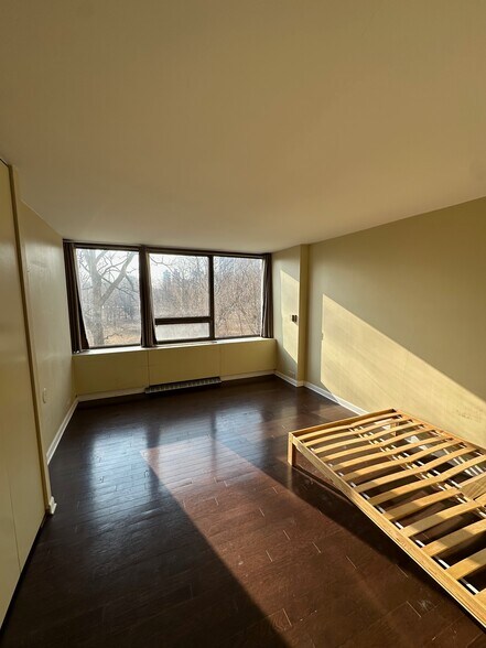 Building Photo - 2800 N Lake Shore Dr