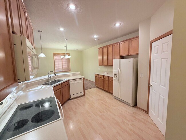 Building Photo - Spacious Bailey’s Arbor Townhome! 2BR + Bonus Living Room & Resort-Style Amenities!!