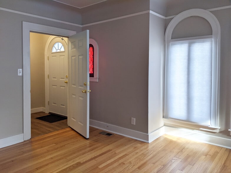 Building Photo - 3685 Bedford St