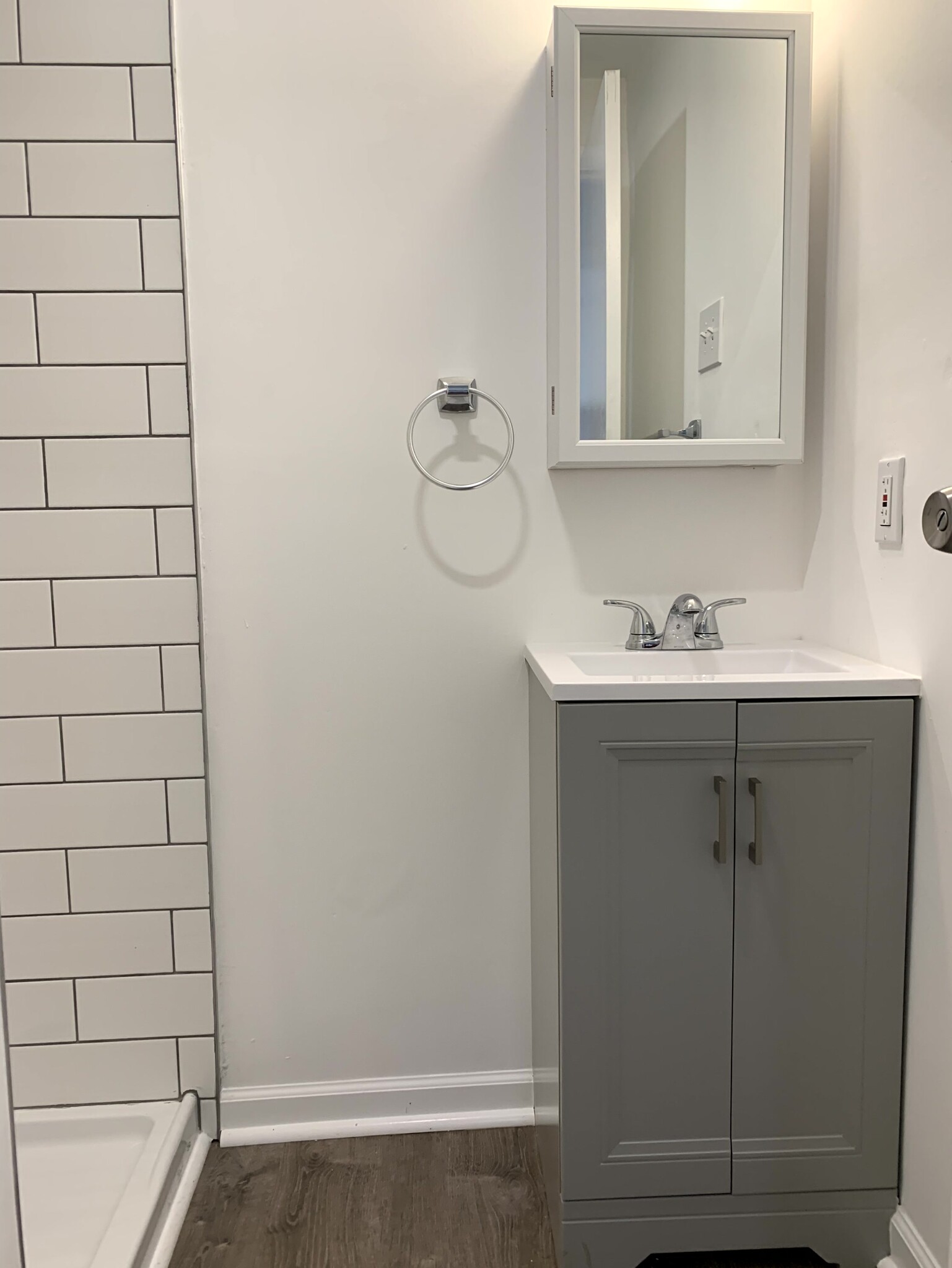 Building Photo - 411 Sample St