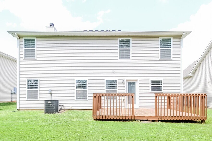 Building Photo - 608 Elderberry Way