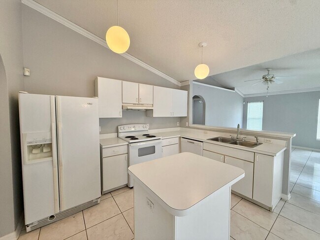 Building Photo - 220 Canterbury Ct