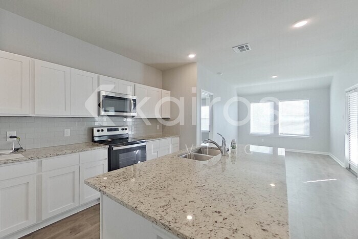 Building Photo - 418 Mango Dr