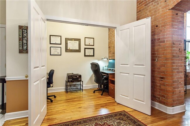 Building Photo - 429 N Franklin St