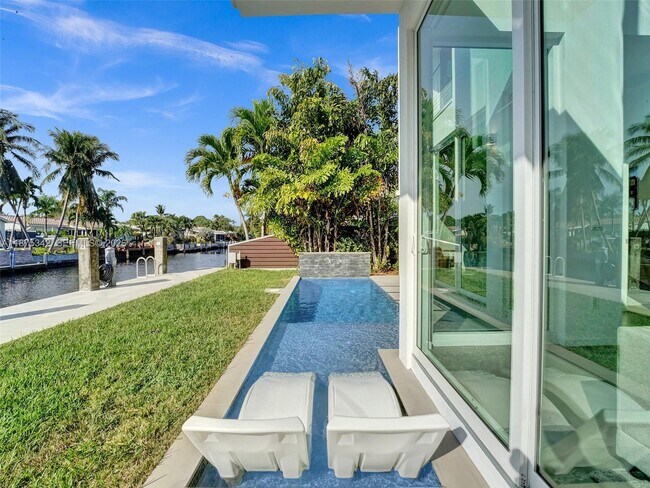 Building Photo - 2217 NE 17th Terrace