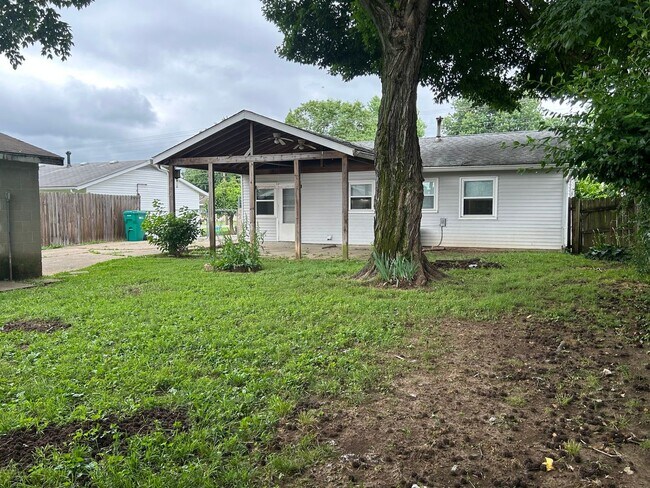 Building Photo - Fabulous 3 bedroom Ranch