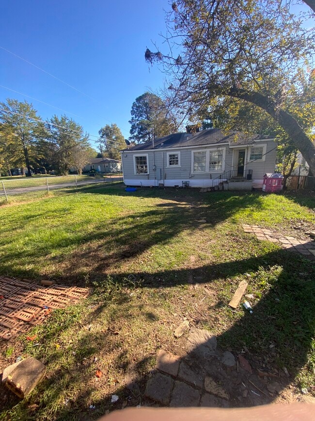 Building Photo - 152 E Wichita St