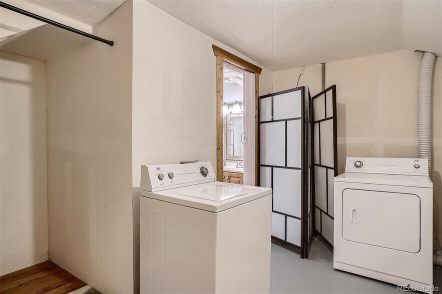 Basement Laundry Room - 1828 S Ammons St