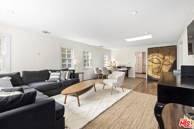 Building Photo - 639 Westbourne Dr