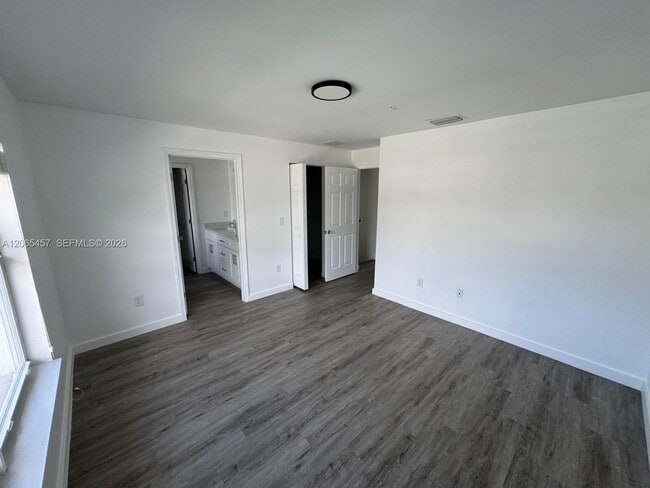 Building Photo - 4215 Gulfstream Rd
