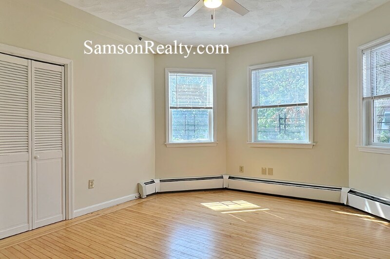 Building Photo - 204 Angell St