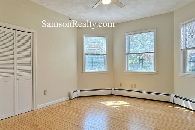 Building Photo - 204 Angell St