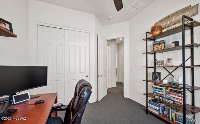 Building Photo - 719 E Danum Vly Dr
