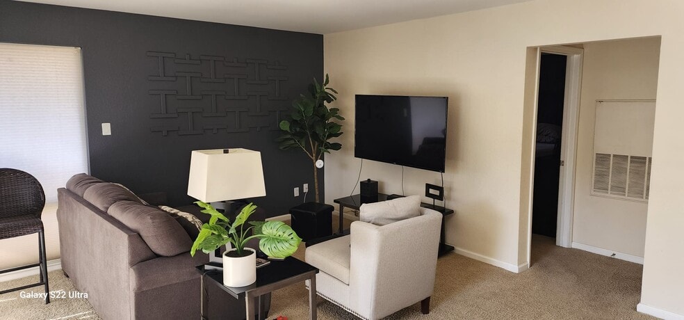 Building Photo - 746 Oakmont Ave