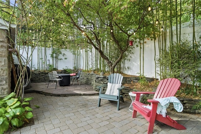 Building Photo - 33 Lydecker St